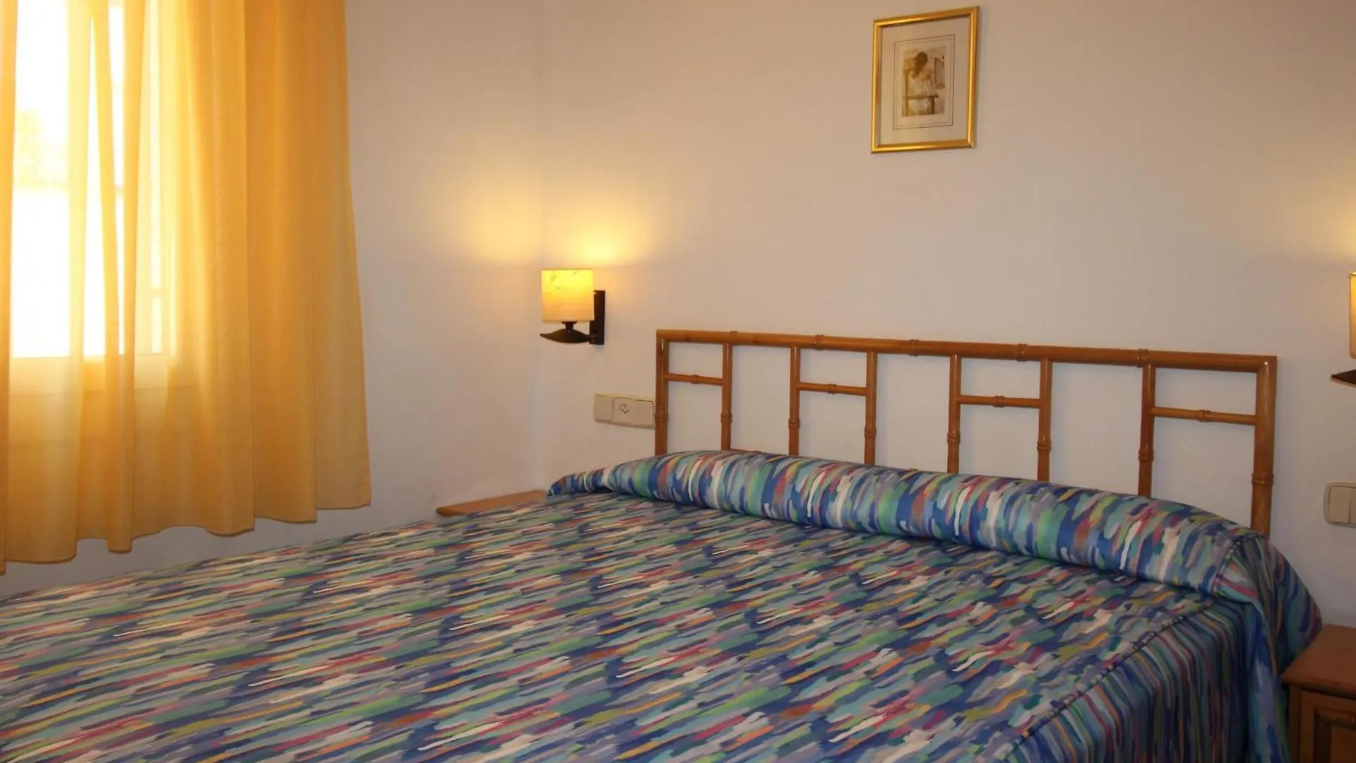 Bellamar C - Casa Adosada Para 10 Personas En Primera Linea De Mar En Llanca. - Es-228-18 Holiday home