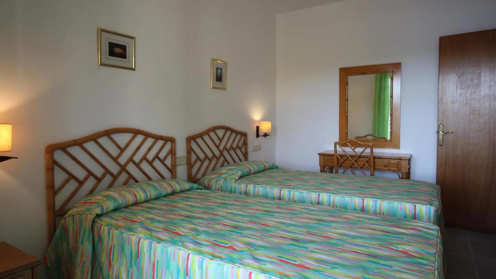 Bellamar C - Casa Adosada Para 10 Personas En Primera Linea De Mar En Llanca. - Es-228-18